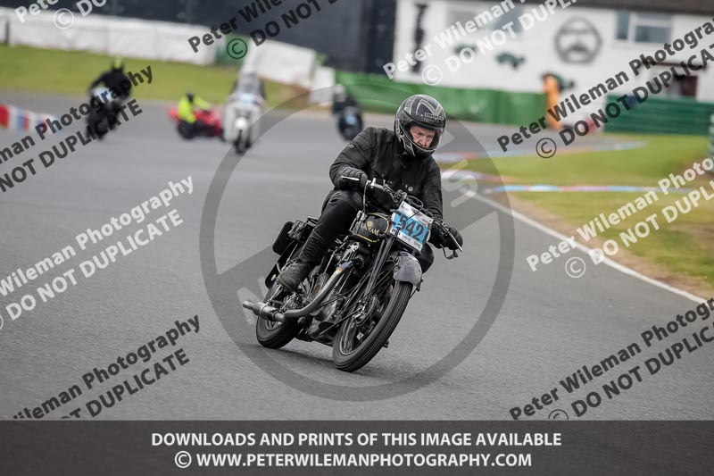 Vintage motorcycle club;eventdigitalimages;mallory park;mallory park trackday photographs;no limits trackdays;peter wileman photography;trackday digital images;trackday photos;vmcc festival 1000 bikes photographs